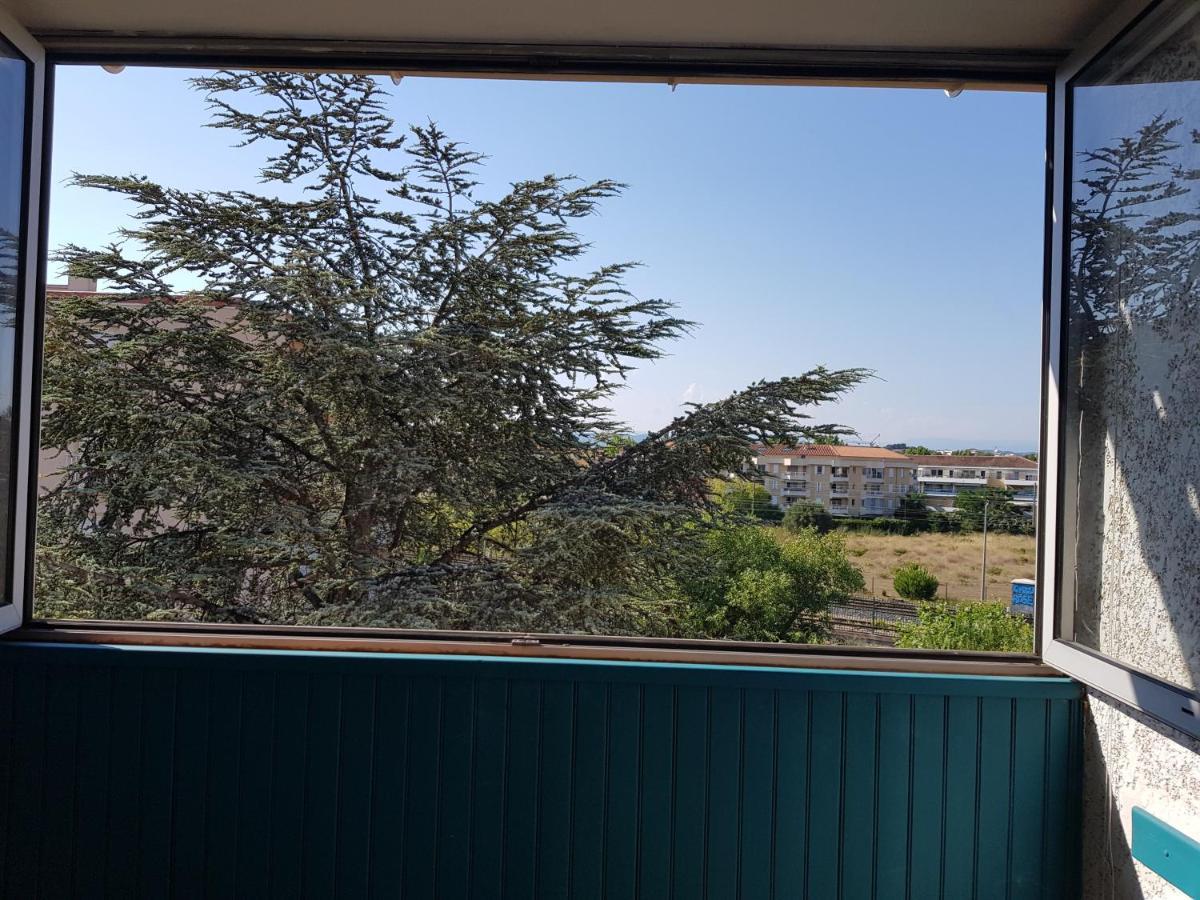 Appartement Avec Agreable Loggia Dans Residence Privee Fréjus Eksteriør bilde